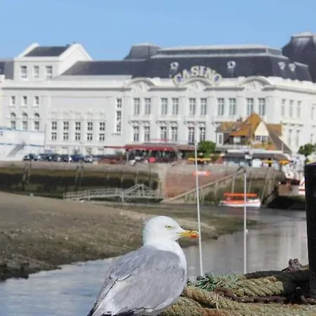 La Tranquilite Nocleg ze śniadaniem Beuzeville